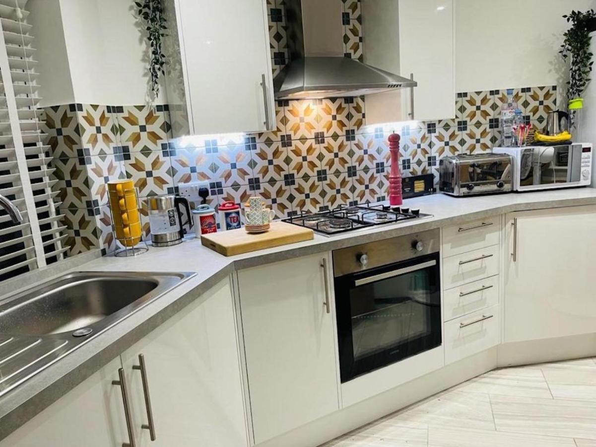 Apartamento Bagshot Pennyhill Camberley Ascot Luxury 2 Beds 1 Bath Sleeps 4 Pets Ok Permit Parking Exterior foto