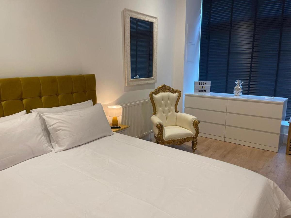 Apartamento Bagshot Pennyhill Camberley Ascot Luxury 2 Beds 1 Bath Sleeps 4 Pets Ok Permit Parking Exterior foto