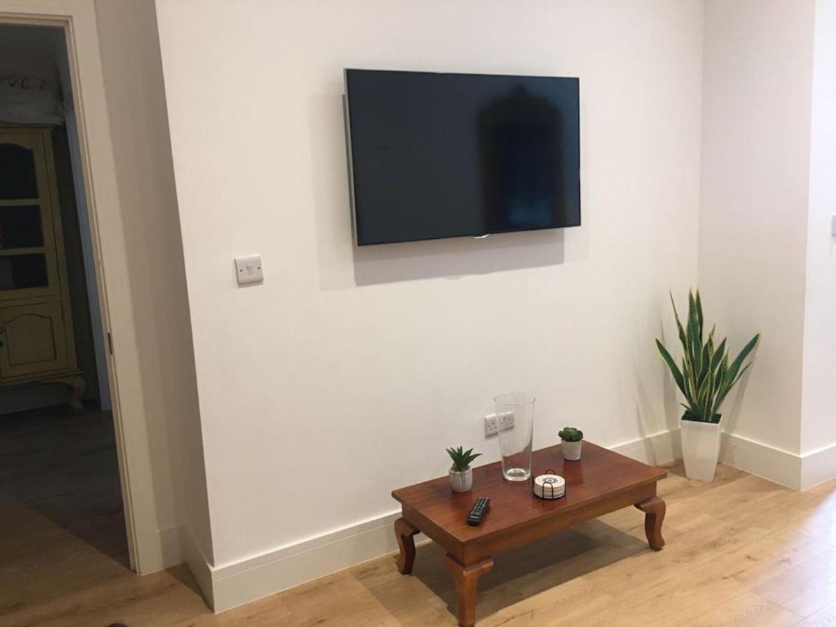 Apartamento Bagshot Pennyhill Camberley Ascot Luxury 2 Beds 1 Bath Sleeps 4 Pets Ok Permit Parking Exterior foto