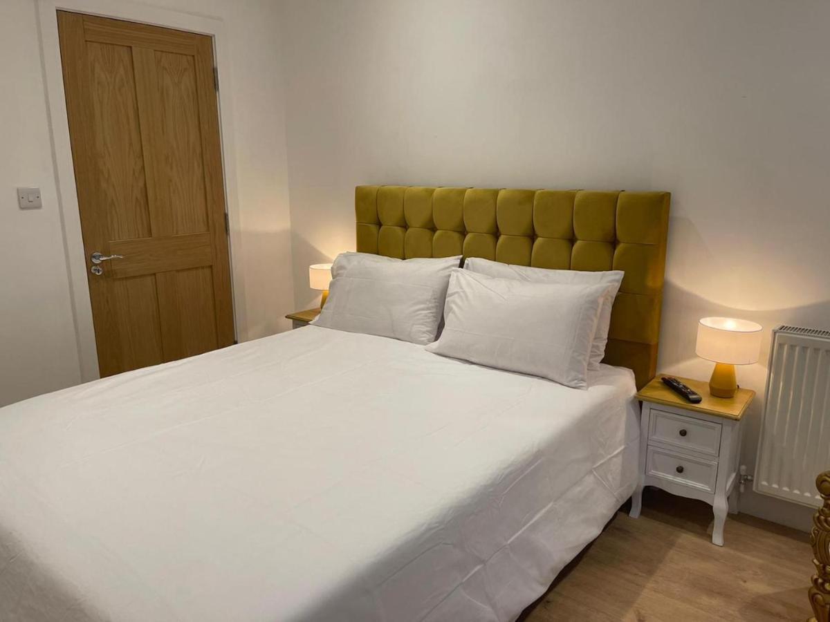 Apartamento Bagshot Pennyhill Camberley Ascot Luxury 2 Beds 1 Bath Sleeps 4 Pets Ok Permit Parking Exterior foto