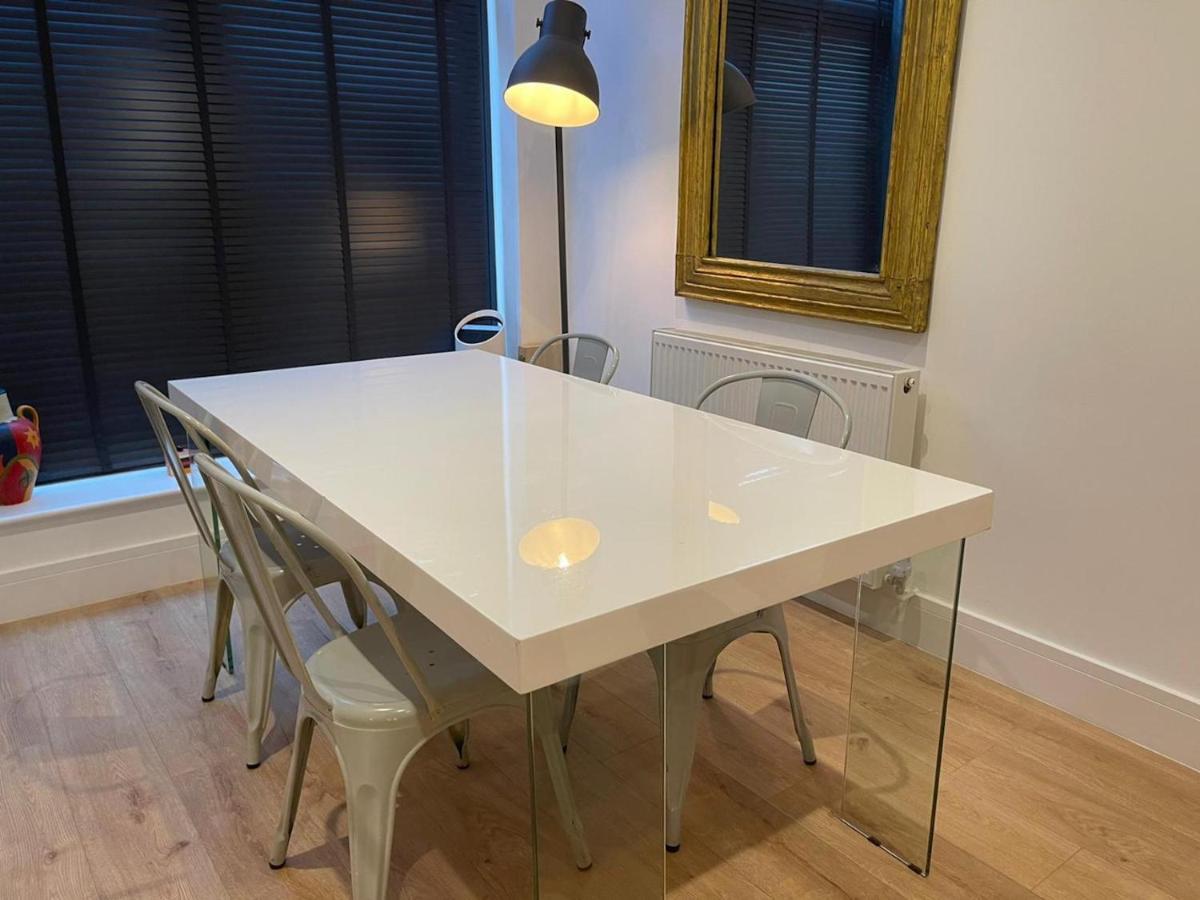 Apartamento Bagshot Pennyhill Camberley Ascot Luxury 2 Beds 1 Bath Sleeps 4 Pets Ok Permit Parking Exterior foto